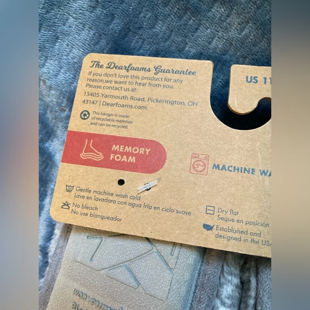 Dearfoam size 11/12, fuzzy comfy slippers for little kid